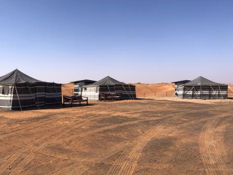 Stylový beduínský kemp v poušti Wahíba