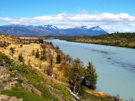 Patagonie, to je nekonečná pampa, vysoké hory a modré řeky