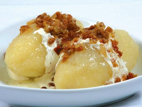 Litevské národní jídlo cepelíny - bramborové šišky plněné masem