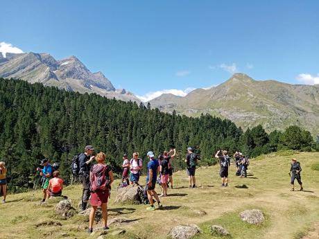 Obdivování výhledů cestou do ledovcového karu Cirque de Gavarnie