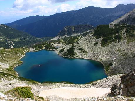 Blankytně modré jezero v Pirinu