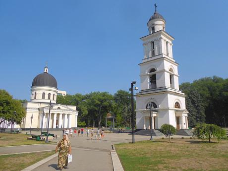 Katedrála a zvonice na Národním náměstí v Kišiněvě