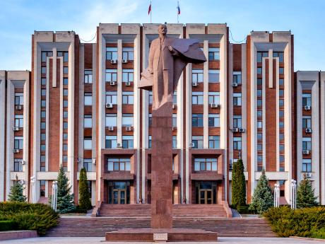 Prezidentský palác v Tiraspolu v samozvané "Podněsterské republice"