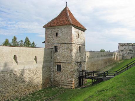 Městské hradby byly postaveny na obranu Brašova v 15. století