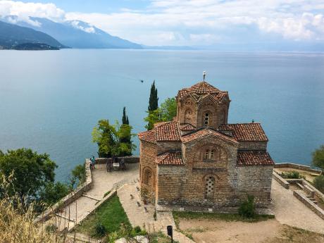 Byzantský kostel sv. Jana nad Ohridským jezerem 