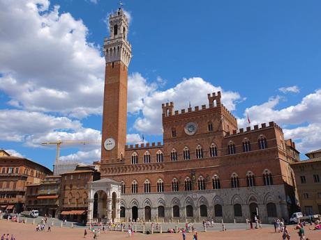 Palazzo Pubblico na náměstí v Sieně je dnes sídlem městského muzea