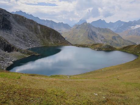 Jedno z jezer Lacs de Fenetré v těsné blízkosti italsko-švýcarské hranice