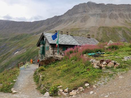 Horská chata Rifugio Elisabetta Soldini na italské části okruhu