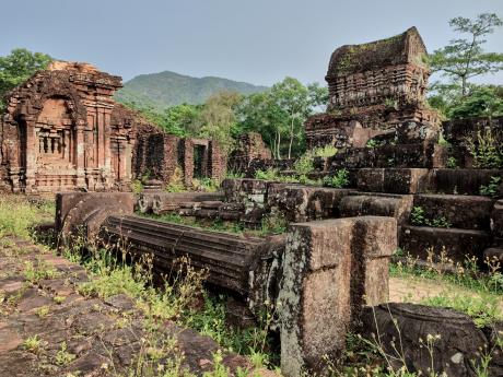 Chrámový komplex My Son bývá nazýván „malý Angkor Wat“